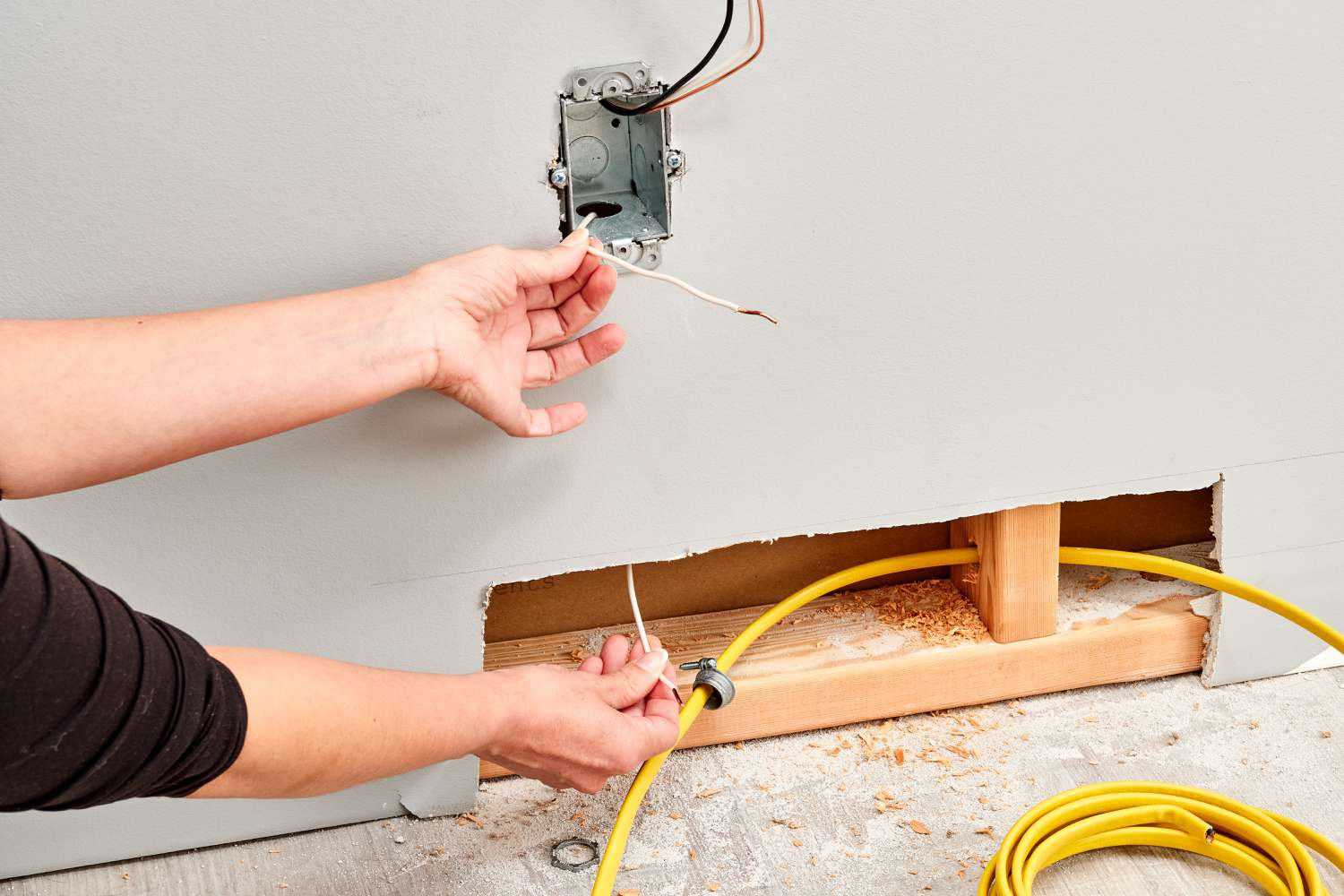 Licensed Electricians vs. Handymen: Who Should You Trust?